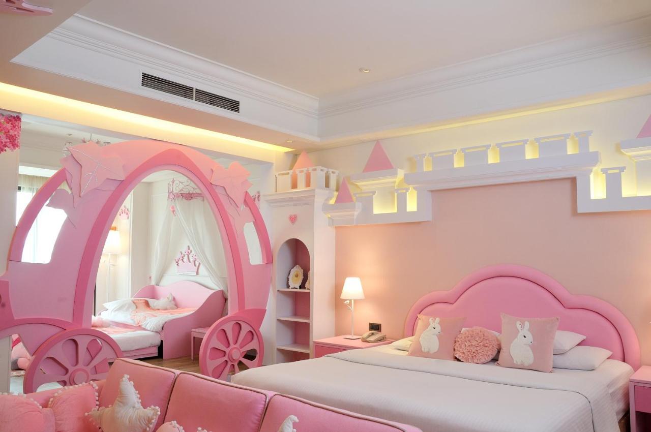 E-Da Royal Hotel Dashu Exterior photo Hello Kitty themed hotel room