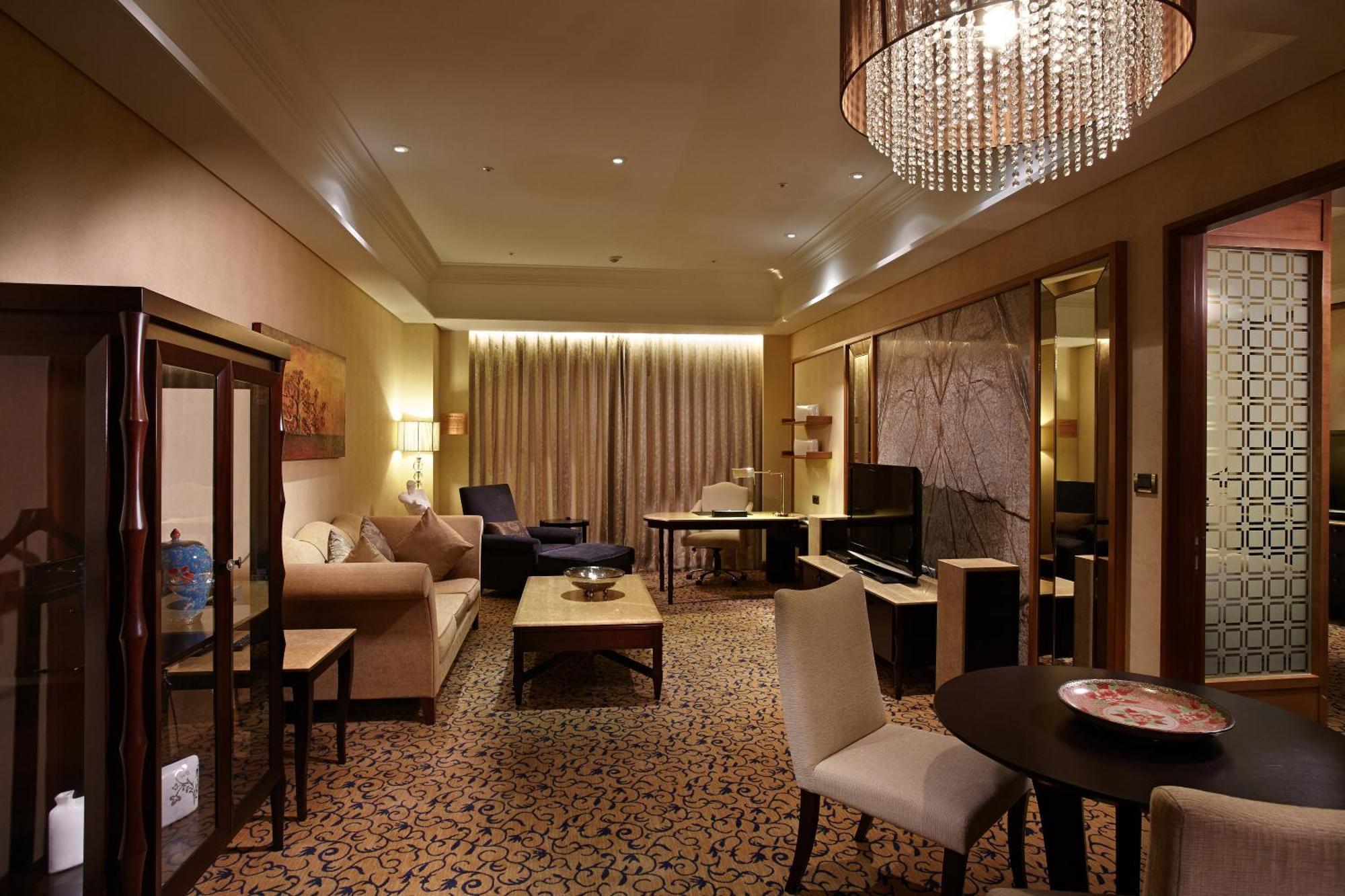 E-Da Royal Hotel Dashu Exterior photo A suite at the hotel