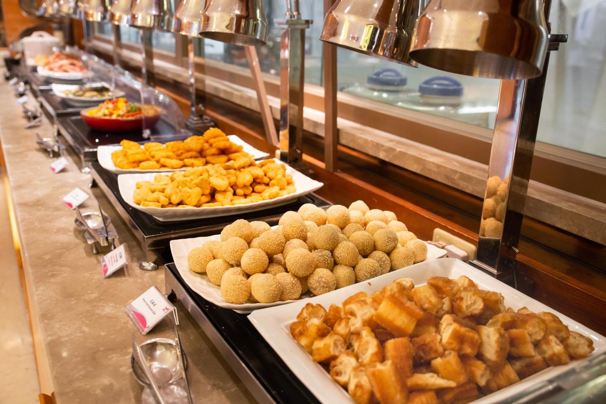 E-Da Royal Hotel Dashu Exterior photo A buffet at a hotel