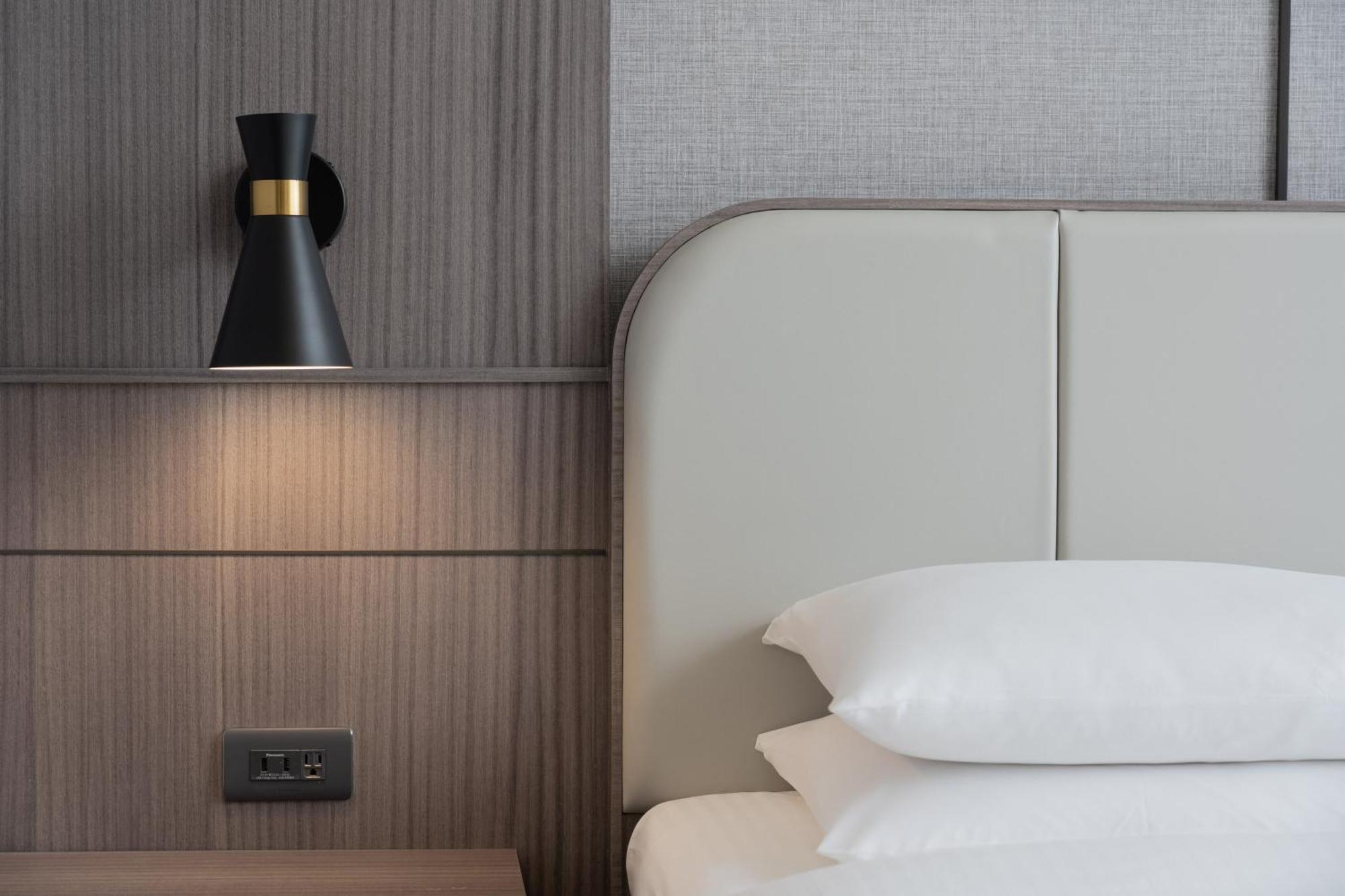 E-Da Royal Hotel Dashu Exterior photo A wall-mounted light