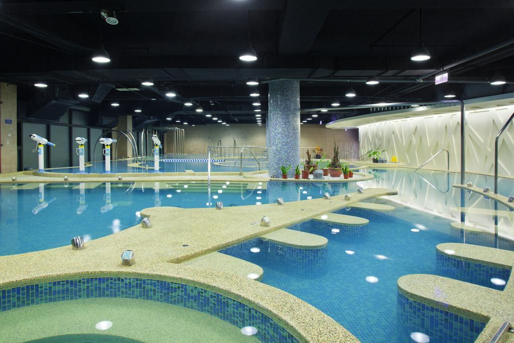E-Da Royal Hotel Dashu Facilities photo Swimming pool