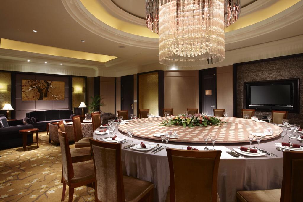 E-Da Royal Hotel Dashu Exterior photo A private dining room at the Mandarin Oriental, Hong Kong