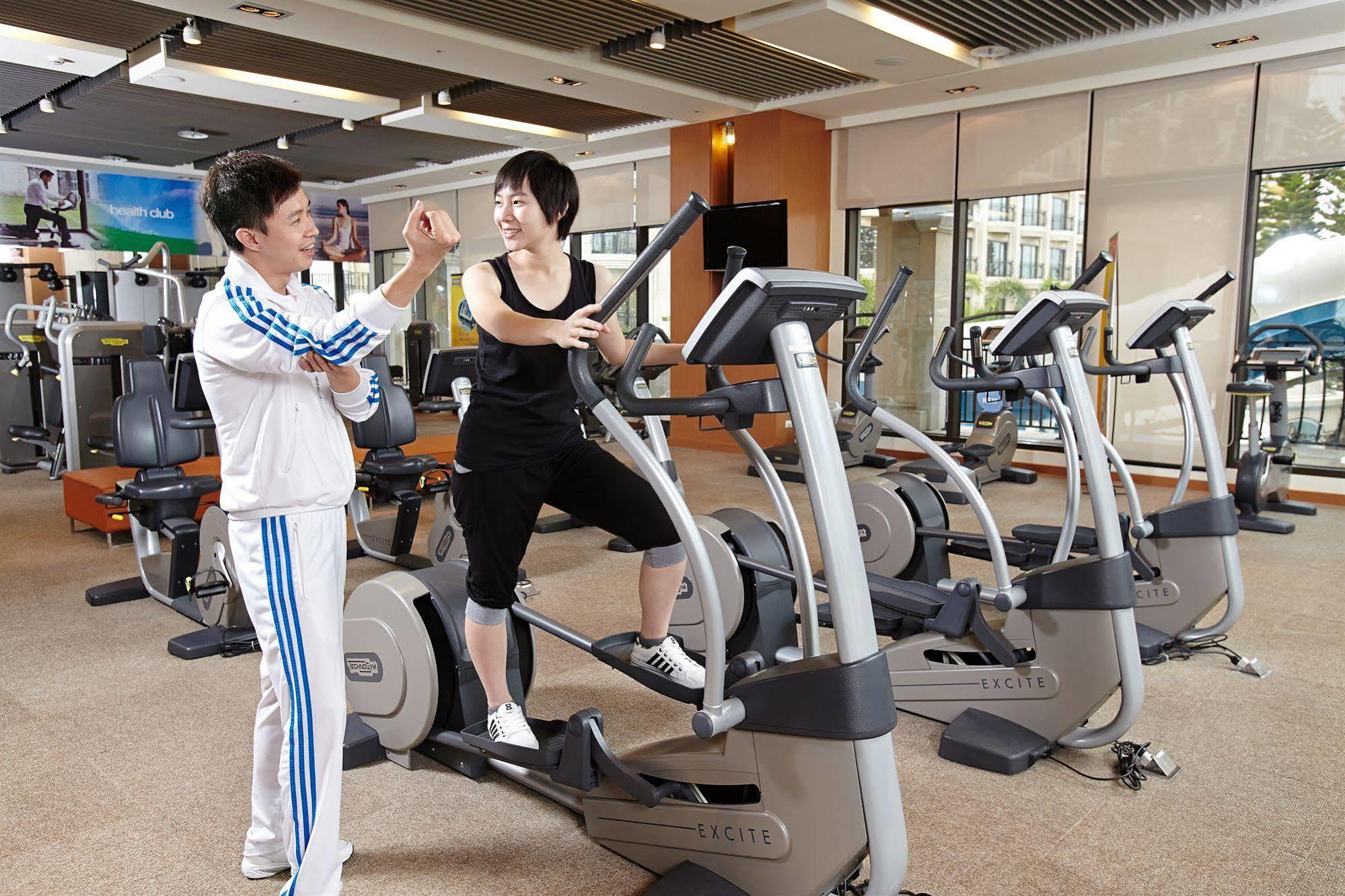 E-Da Royal Hotel Dashu Exterior photo A personal trainer with a client