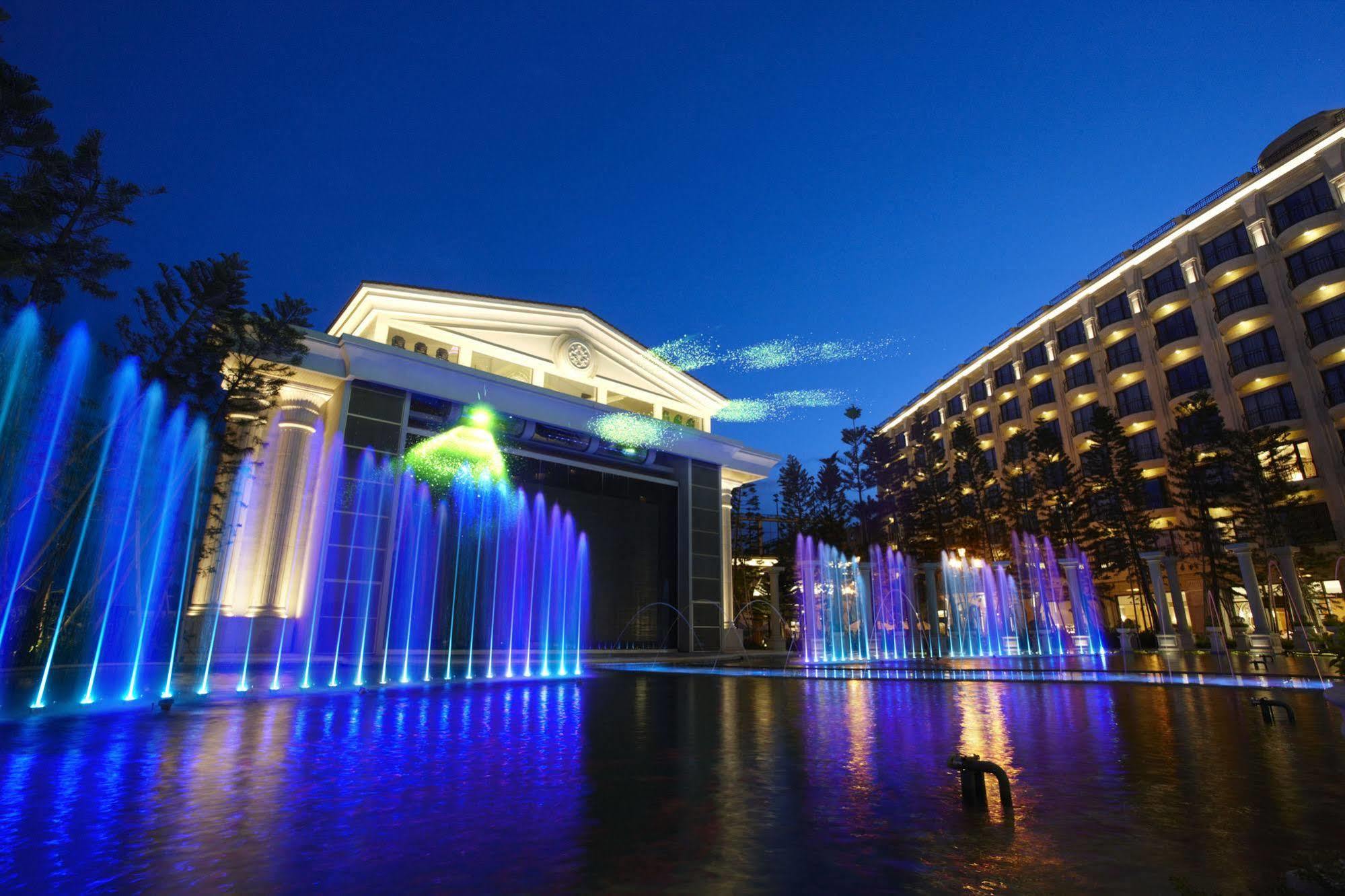E-Da Royal Hotel Dashu Exterior photo Fountains at the hotel
