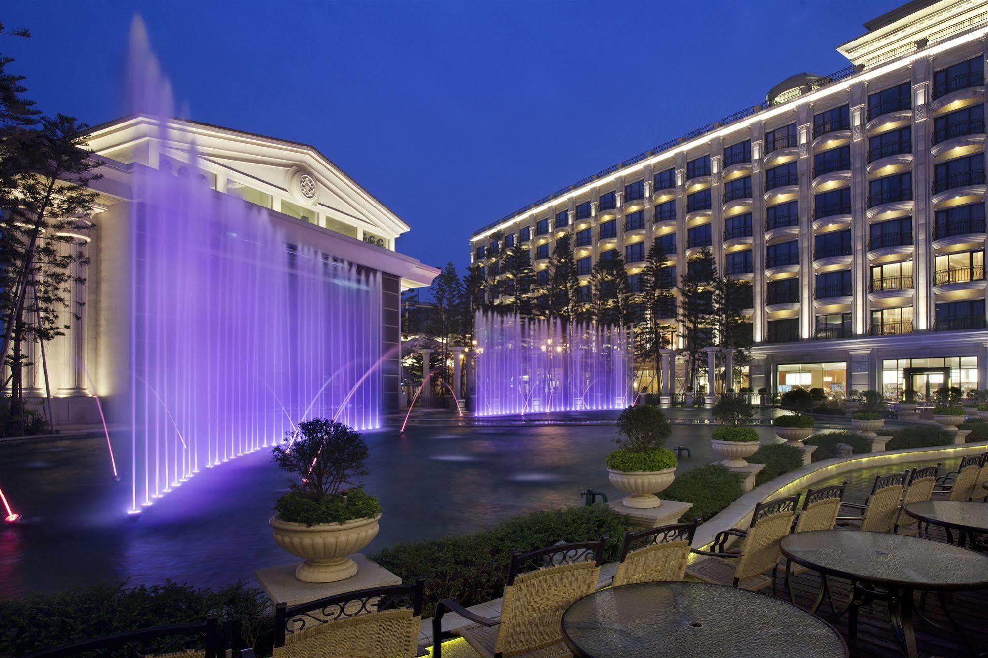 E-Da Royal Hotel Dashu Amenities photo The hotel's fountain
