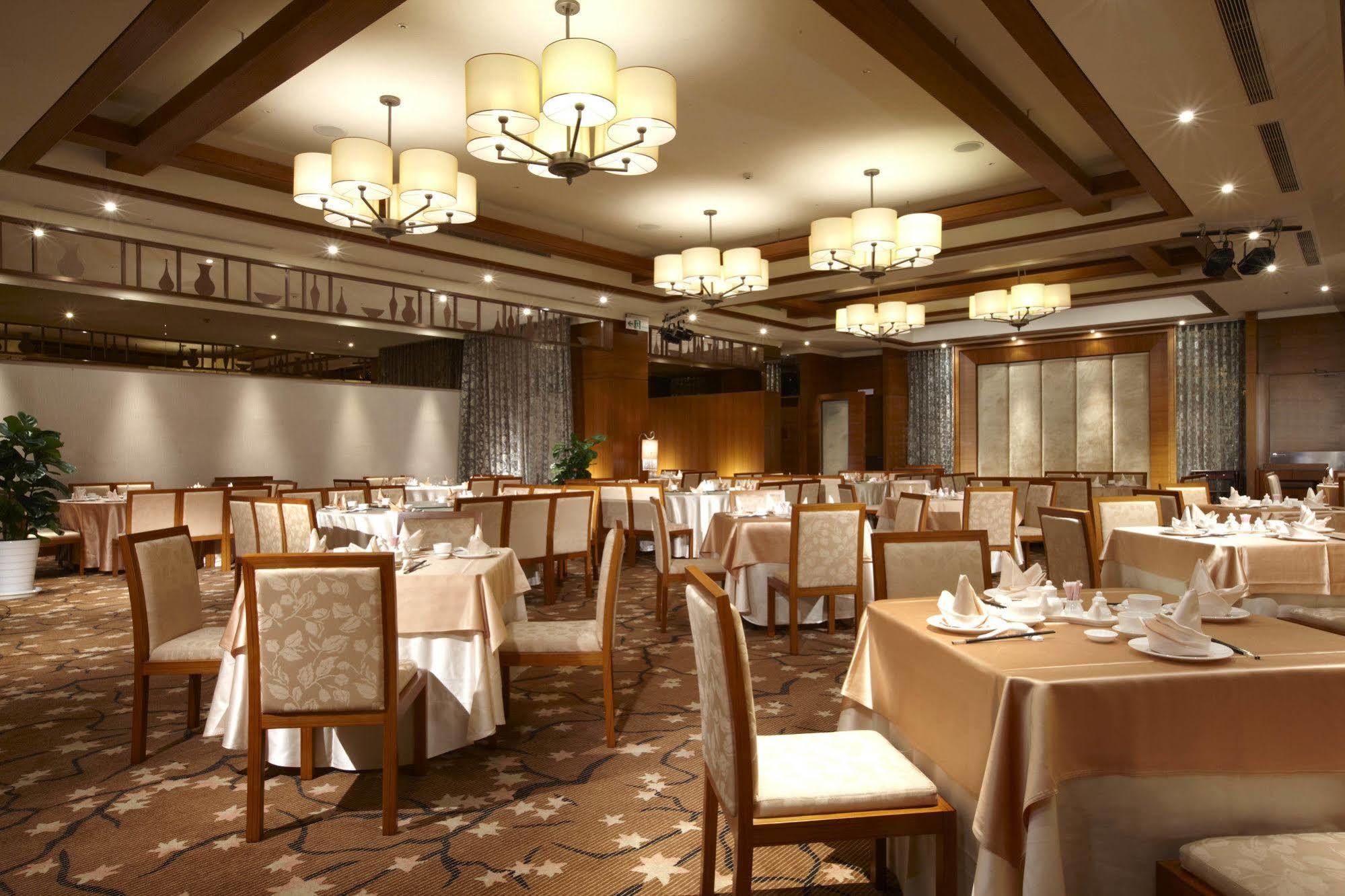 E-Da Royal Hotel Dashu Restaurant photo Interior of the restaurant